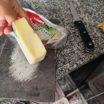 Markalı Kaşar Peynirinin Hızla Küflenmesi Ve Hayal Kırıklığı