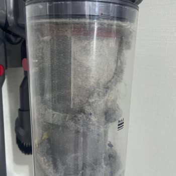 Dyson V11 Süpürge Toz Haznesi Kırmızı Lastik Sorunu Ve Değişim Talebi