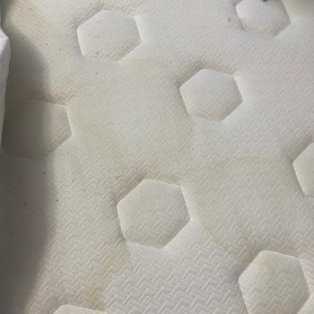 Yataş Yatakta Sarı Lekeler Ve Tüylenme Sorunu Garantiye Rağmen Çözülmedi