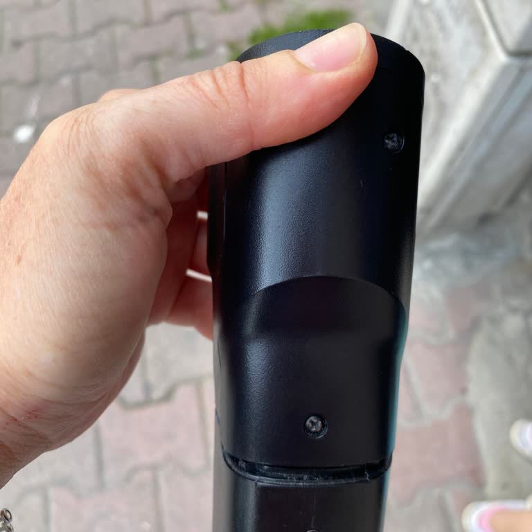 Philips 8000 Serisi Dikey Süpürge Aynı Yerden Tekrar Kırıldı