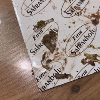 Fırın Safranbolu Pasta Cafe (Kartal) Aldığımız Pastanın İçinden Cam Çıktı