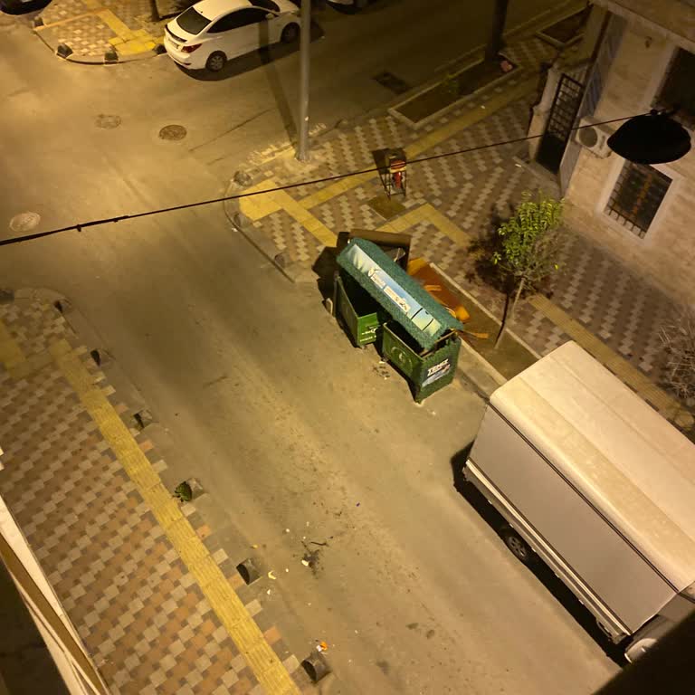 Esenler Belediyesi Gece Geç Saatlerde Gürültülü Çöp Toplama Nedeniyle Yaşanan Rahatsızlık