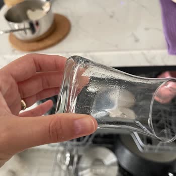 Bulaşık Makinesi Deterjan Kalıntıları Yüzünden Sağlık Sorunları Yaşıyoruz