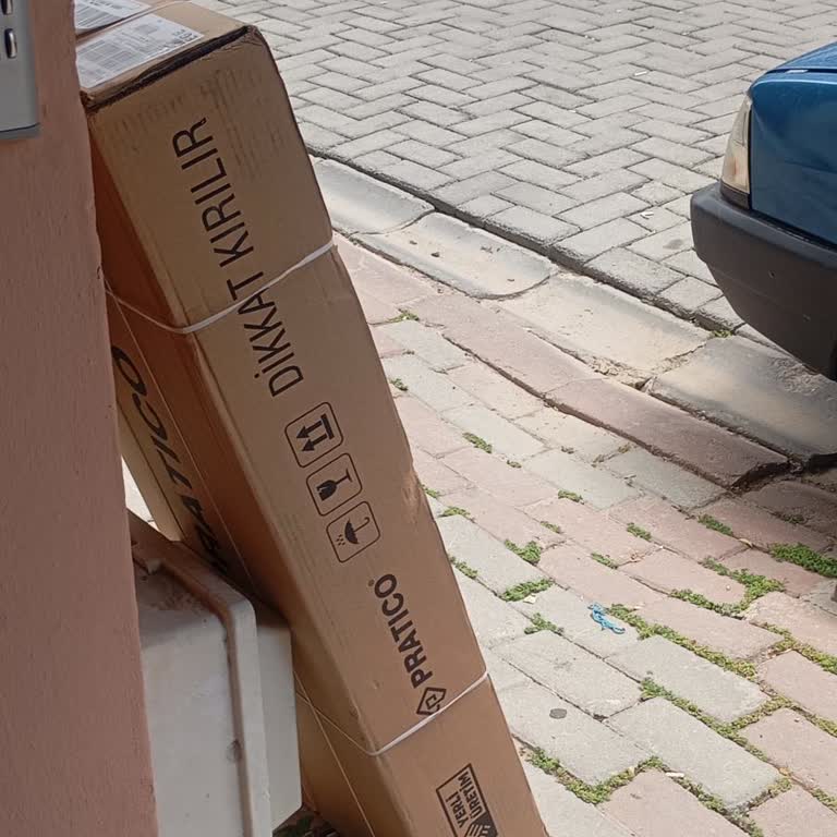 Kargo Teslimatı Sokakta Yapıldı, Eve Getirilmedi