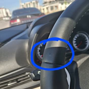 Cam Değişimi Sonrası Direksiyonda Yapıştırıcı Lekesi Ve Yetersiz Bilgilendirme