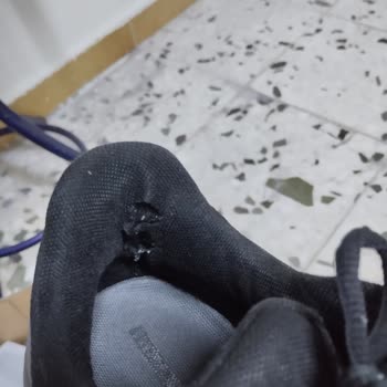 FLO Reebok Ayakkabı File Yırtılması Garanti Kapsamında Değerlendirilmedi