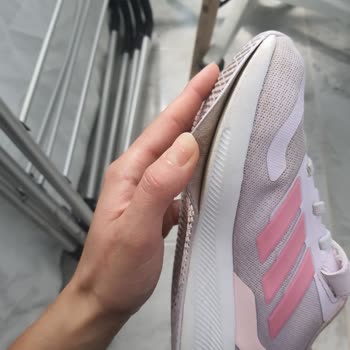 Adidas Ayakkabının Altı Açıldı, Değişim Yapılmıyor!