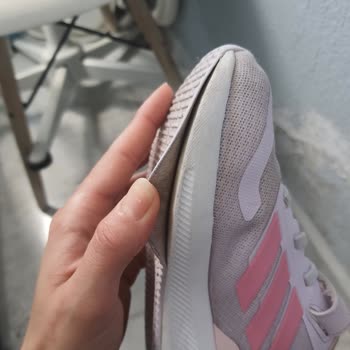 Adidas Ayakkabının Altı Açıldı, Değişim Yapılmıyor!