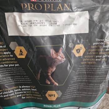 Aldığım Kedi Maması Kediler Tarafından Yenmiyor, Sahte Olmasından Şüpheleniyorum