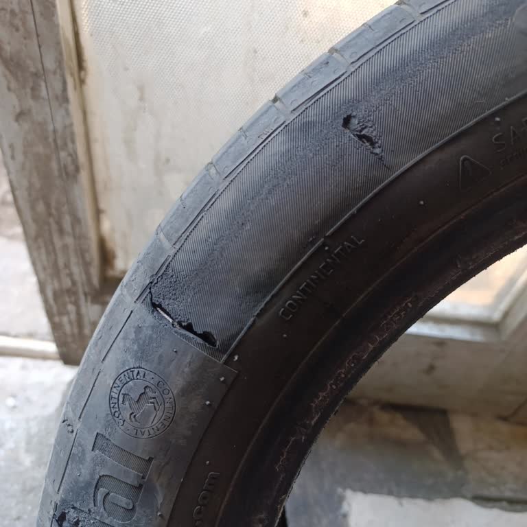 Aldığım Çıkma Lastik Otobanda Patladı, Can Güvenliğim Tehlikeye Girdi