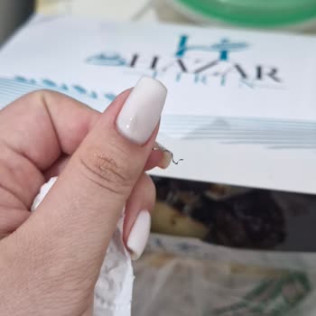 Hazar Unlu Mamulleri Bağlıca Şubesi Eklerin İçinden Demir Tel Çıktı Ve Yerken Dişimin Arasına Girdi!