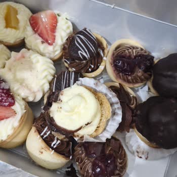 Hazar Unlu Mamulleri Bağlıca Şubesi Eklerin İçinden Demir Tel Çıktı Ve Yerken Dişimin Arasına Girdi!