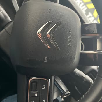 Yeni Araçta Direksiyon Bölgesinde Plastik Soyulması Sorunu