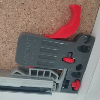 Frenli Çekmece Raylarının Plastik Parçası Kırıldı, Yedek Parça Talebi