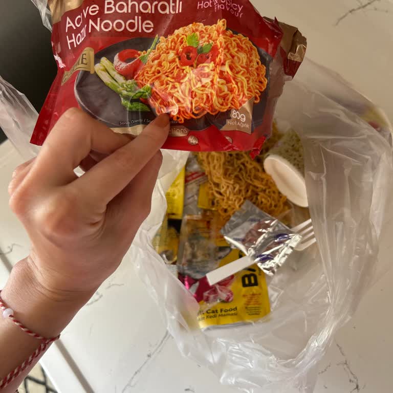 Son Kullanma Tarihi Geçmemiş Üründen Kurt Çıkması Şaşkınlığı