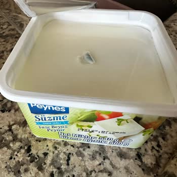 Satın Aldığım Süzme Peynirin İçinden Küflenmiş Yabancı Madde Çıktı