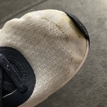Boynerden Alınan Nike Ayakkabı 1 Ayda Açıldı Ve Sarardı Satıcı İlgisiz Kaldı