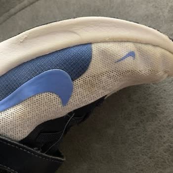 Boynerden Alınan Nike Ayakkabı 1 Ayda Açıldı Ve Sarardı Satıcı İlgisiz Kaldı