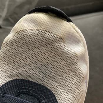 Boynerden Alınan Nike Ayakkabı 1 Ayda Açıldı Ve Sarardı Satıcı İlgisiz Kaldı