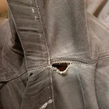 Aldığım Pantolonun Kumaşı Ve Dikişleri Çok Kötü Çıktı