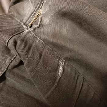 Aldığım Pantolonun Kumaşı Ve Dikişleri Çok Kötü Çıktı