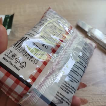 Paketli Dilim Kekten Kıl Çıkması Ve Hijyen Sorunu