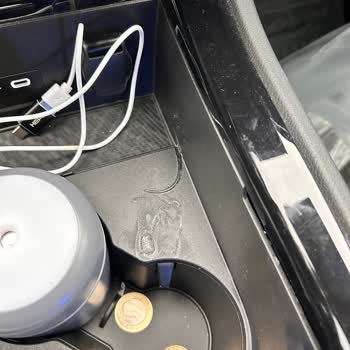 Yeni Renault Aracımda Bardaklık Güneşte Eridi, Servis Çözüm Sunmuyor