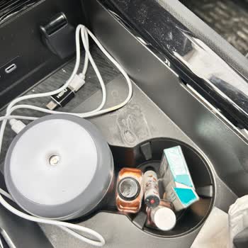 Yeni Renault Aracımda Bardaklık Güneşte Eridi, Servis Çözüm Sunmuyor