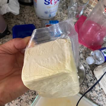 Son Kullanma Tarihi Geçmemiş Bozuk Peynir İçin Mağaza İlgisizliği