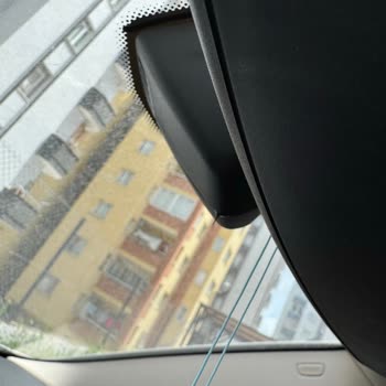 BMW 5.20i Dikiz Aynası Parçası Yaz Gelmeden Eriyor!