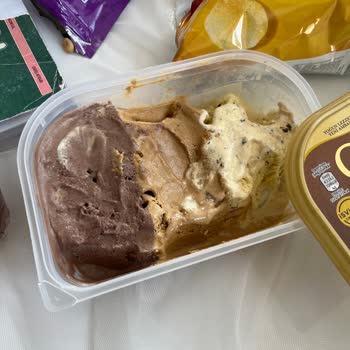 Dondurmanın İçinden Buz Ve Pütürlü Tat Çıktı