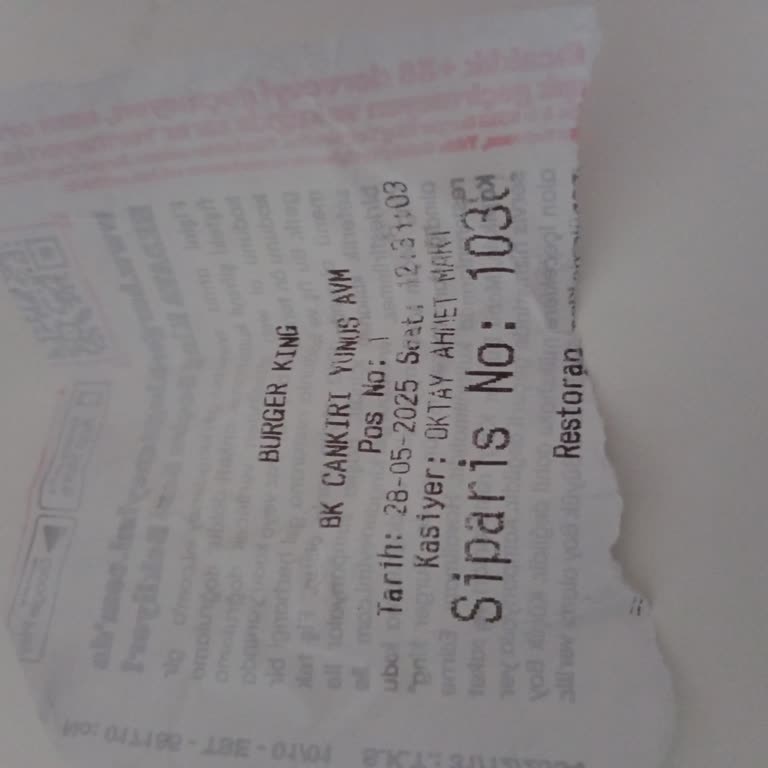 Burger King'de Dökülen İçecek Ve İlgisiz Personel