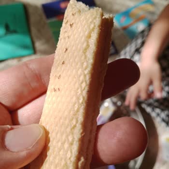 Torku Gofretin Üzerinde Siyah İzler Dikkatimi Çekti