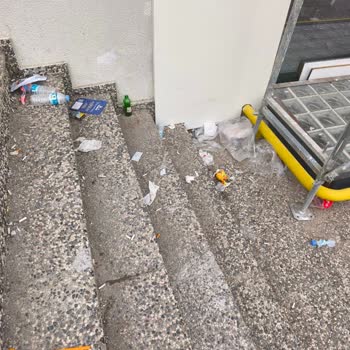 Sosyete Pazarında Otopark Ve Temizlik Sorunları Ziyaretçileri Mağdur Ediyor