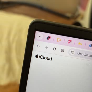 Huawei D16 Laptopumun Çerçevesi Nedensiz Şekilde Çatladı, Hayal Kırıklığı Yaşıyorum