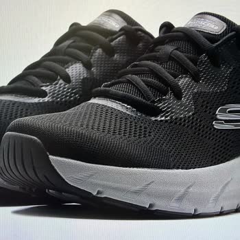 Skechers Siparişimde Spor Ayakkabı Yerine Terlik Gönderildi