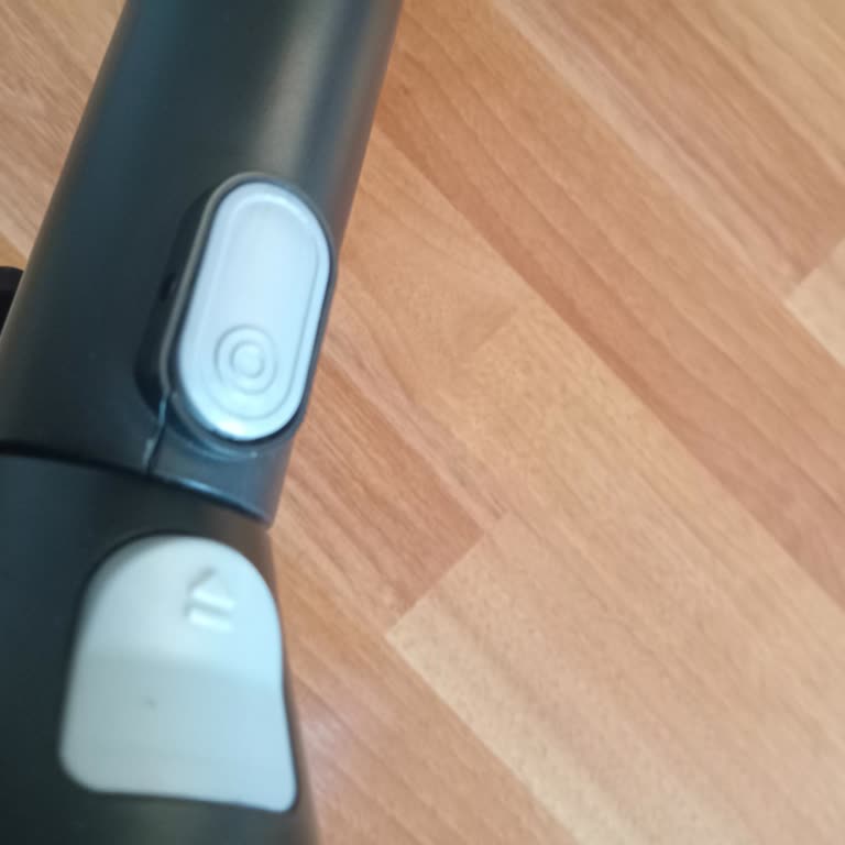 Bosch Şarjlı Süpürgede Klips Çatlaması Ve LED Lamba Sorunu