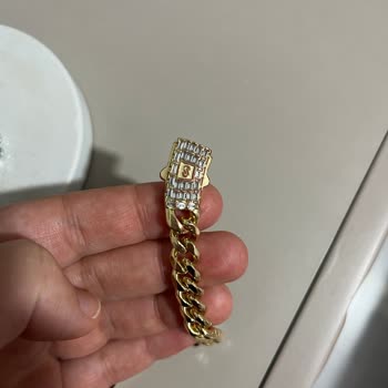 Aldığım Bileklikler Beklenen Özellikleri Taşımıyor Ve Firma İlgilenmiyor