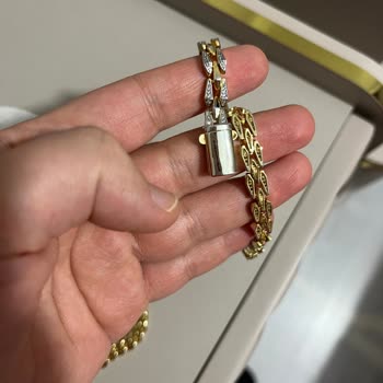 Aldığım Bileklikler Beklenen Özellikleri Taşımıyor Ve Firma İlgilenmiyor