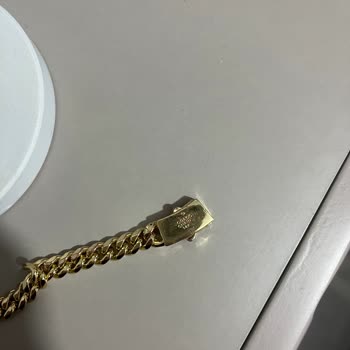 Aldığım Bileklikler Beklenen Özellikleri Taşımıyor Ve Firma İlgilenmiyor