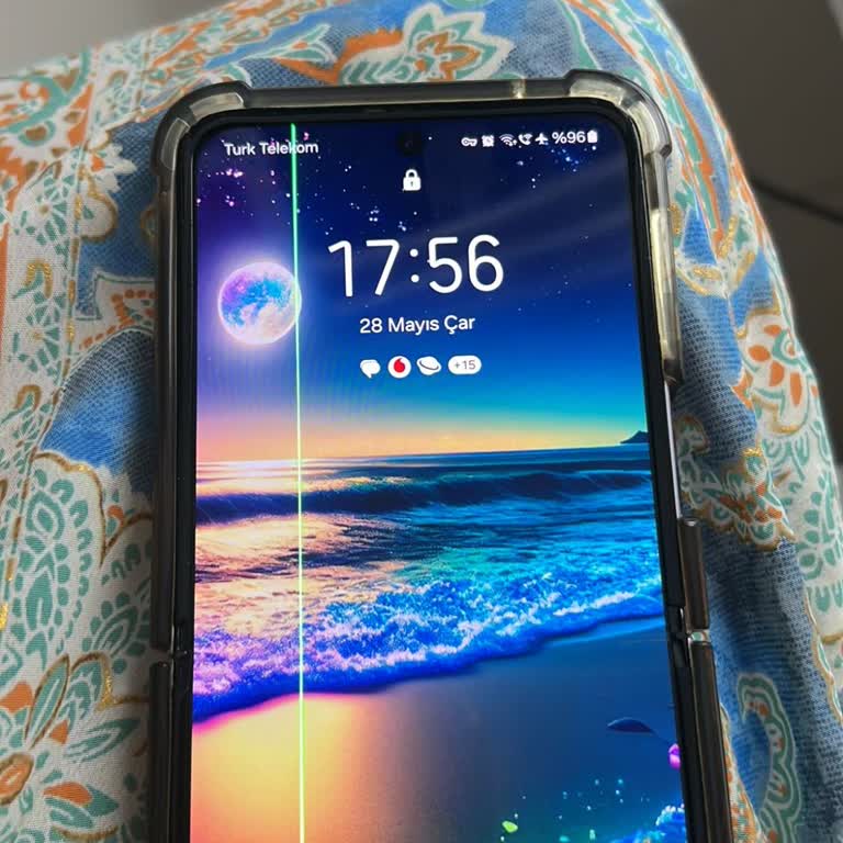 Galaxy Z Flip 3'te Aniden Beliren Yeşil Çizgi Sorunu