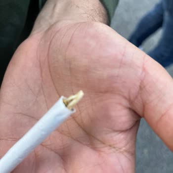 Parliament Sigarada Sürekli Kalite Sorunu Ve Yabancı Madde Şikayeti