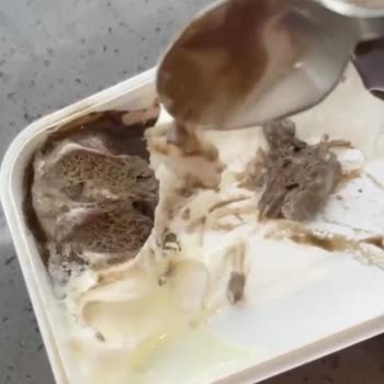Algida Maraş Usulü Dondurmada Plastik Gibi Katman Ve Misafir Önünde Yaşanan Mağduriyet