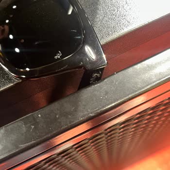 Rayban Mağazasında Deforme Gözlük Satışı Ve İlgisiz Çalışanlar