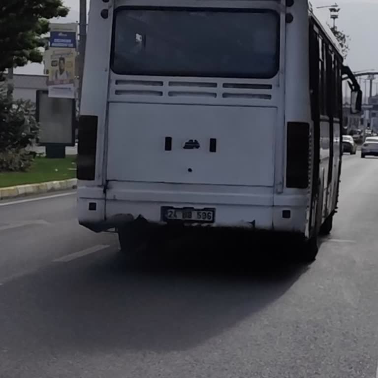 Otobüs Şoförünün Yolcuyu Beklememesi Ve Kapıyı Yüzüne Kapatması