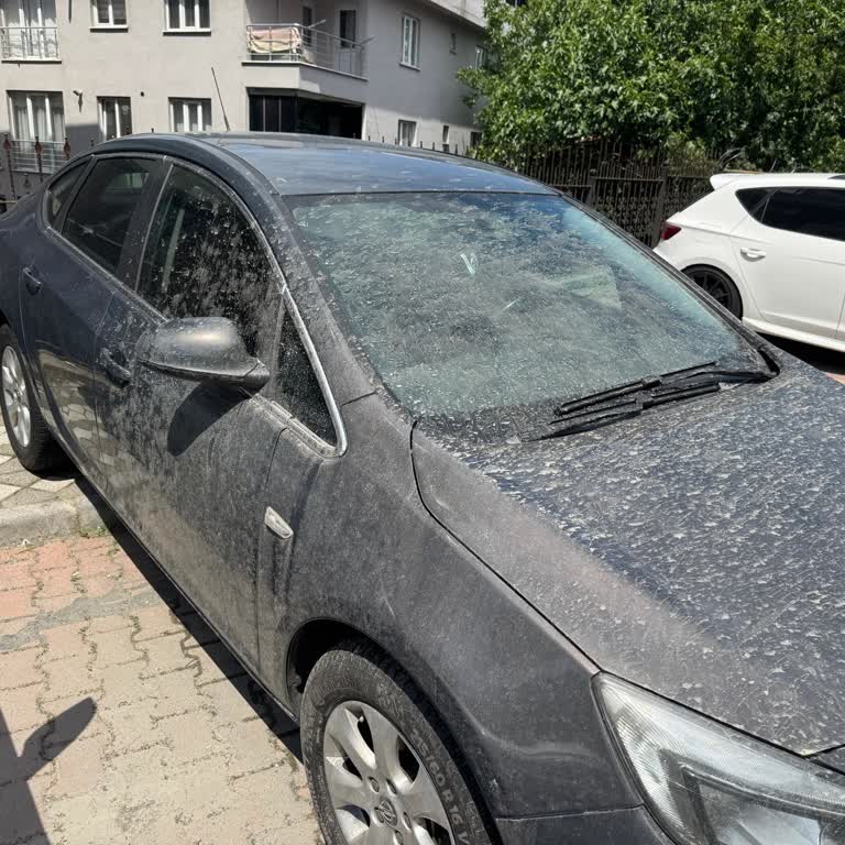 Eyüpsultan Belediyesi Yol Temizliği Sırasında Ev ve Araçlara Verilen Zarar