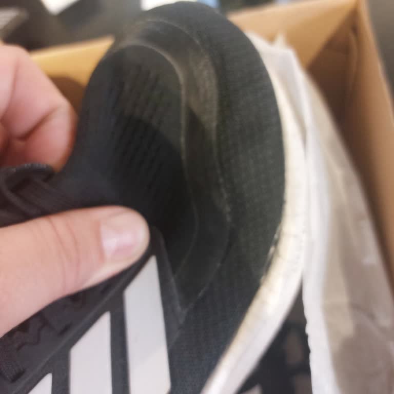 Aldığım Adidas Ayakkabı Kısa Sürede Bozuldu, Garanti Talebim Reddedildi