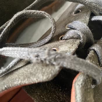 Ayakkabı Bağcıkları Hızla Deforme Oluyor Mağaza Sorunu Çözmüyor