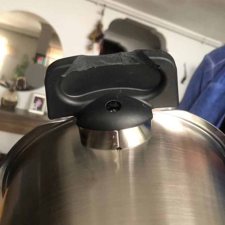 Kırık Gelen Ürün Ve Geciken Para İadesi Nedeniyle Hayal Kırıklığı