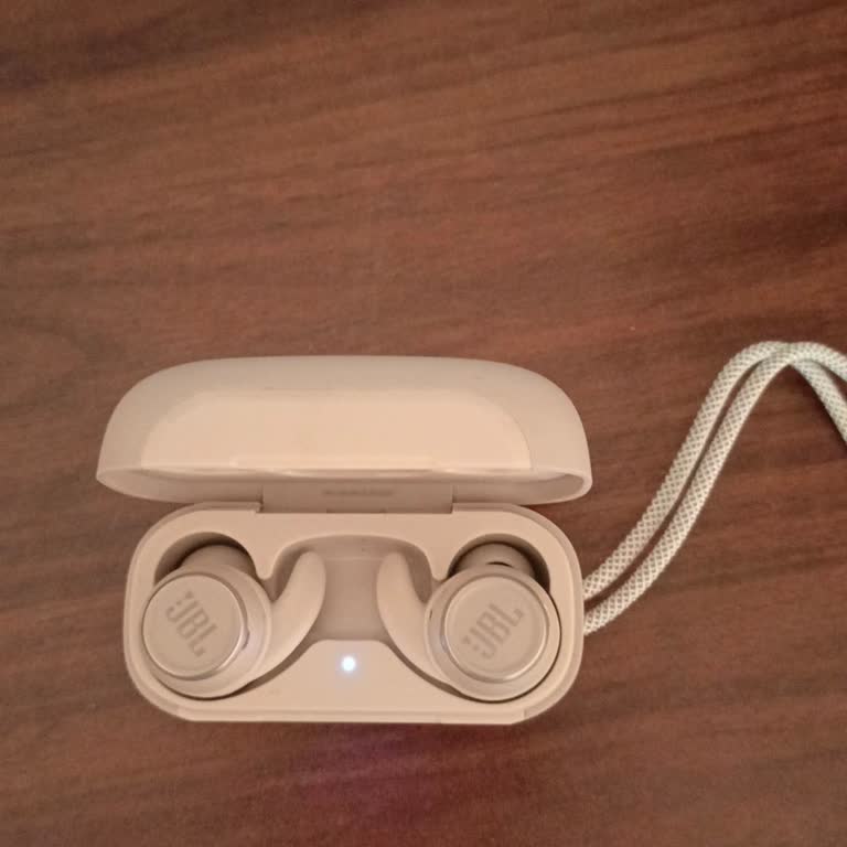 JBL Kulaklık Kutudan Çıkarınca Bağlantı Kesiliyor